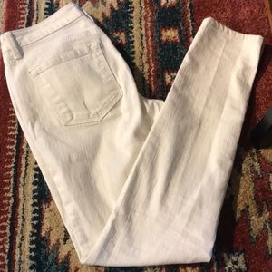 White skinny modern jeans